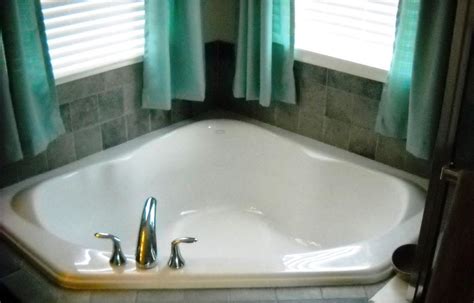 How to install a bathtub. What is a Garden Tub? The 2019 Garden Tub Guide | Badeloft