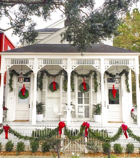 Stunning Christmas Front Porch Ideas Roomodeling Front Porch Christmas Decor Classic
