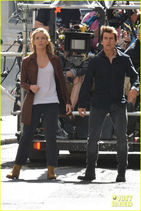 Tom Cruise Gets Back Into Action For The Mummy With Annabelle Wallis Photo 3708102