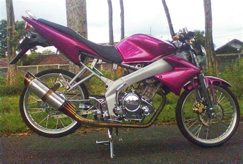 Foto modifikasi r15 warna merah hitam putih biru pink velg sumber. Modifikasi Motor Yamaha Vixion Velg Jari-Jari | Koleksi ...