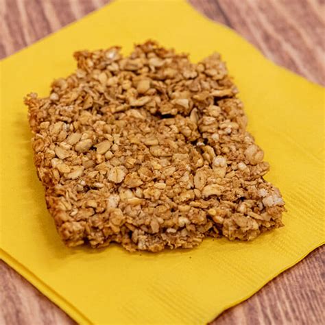 It was a recipe that i threw together on a bit of a hunch, and wouldn't you know it, it totally worked. Healthy Apple Pie Oat Bars | Playworks