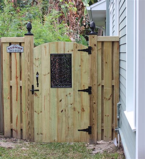 Vinyl fence installation services in tampa, fl. Redman Fence in Tampa, FL