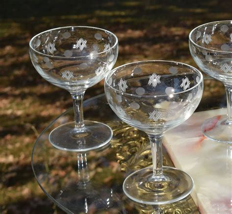 6 vintage etched cocktail glasses set of 6 vintage champagne coupes vintage martini glasses