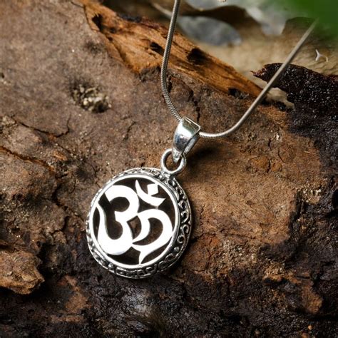 Suvani Sterling Silver 21 Mm Celtic Aum Om Ohm Sanskrit Symbol Yoga