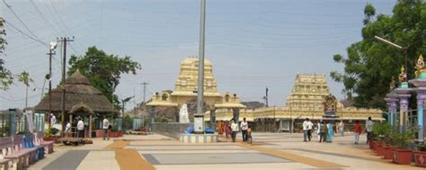 Situated a top a hillock between hanamkonda and warangal, it is famous for stone image of the goddess. Bhadrakali Temple Warangal - History, Timings, Pooja, Photos