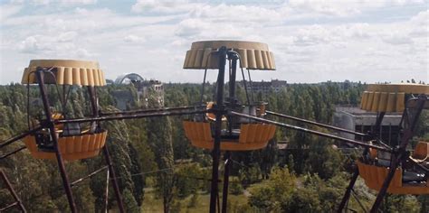 Les incendies ravagent les zones radioactives près de tchernobyl. Survolez la ville post-apocalyptique de Pripyat ...