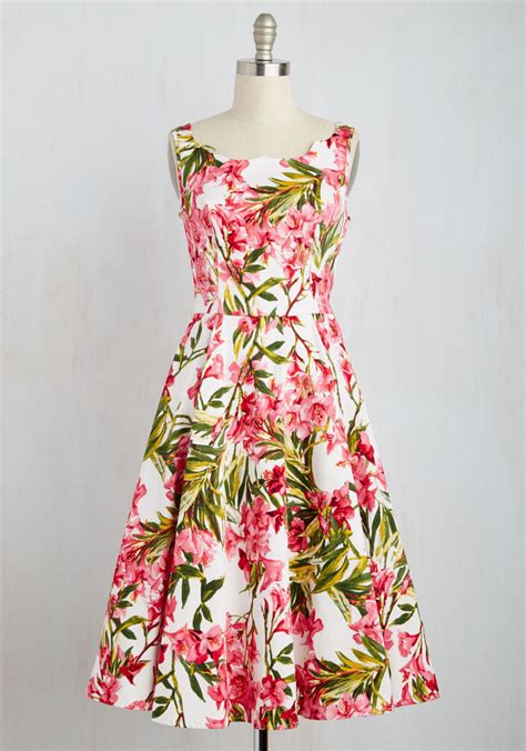 17 Floral Bridesmaid Dresses For Spring They Re More Groundbreaking Than You Think Glamour