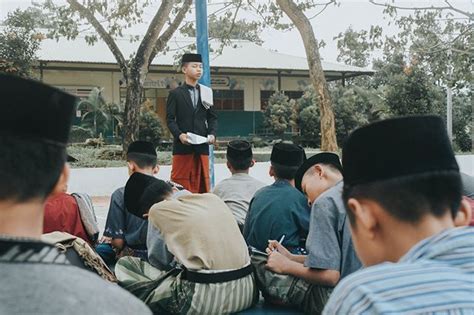 Dan ini merupakan sesuatu hal yang wajar. Kajian Indah Ramadhan Disela-sela Menunggu Waktu berbuka ...