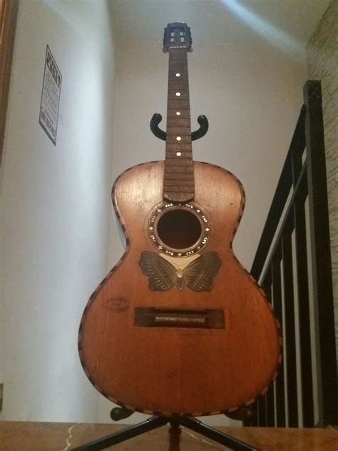 Ocurrió durante el primero de los conciertos de pavarotti & friends de modena (italia). Caruso Catania guitar - Jedistar