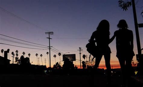 See The Red Band Trailer For Tangerine The Sundance Hit Shot On An Iphone Mxdwn Movies
