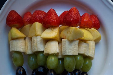 4 Step Chocolate Drizzled Fruit Kabobs