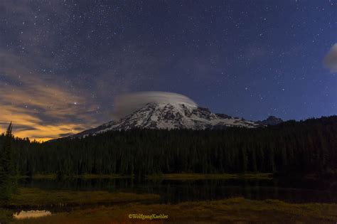 Mount Rainier And Stars At Night In Mt Rainier National Park — Photo Tours