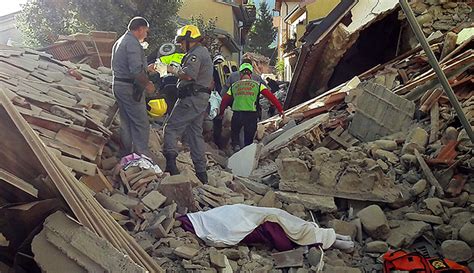 Si sono frantumate insieme alle case, le vite di centinaia di persone. Terremoto Amatrice Morti AbruzzoLive (1) - AbruzzoLive