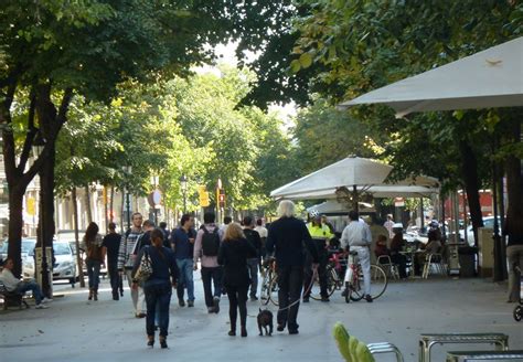 El problema de la vivienda en la capital holandesa, cuyos alquileres son los más altos de todo el país, llevó a un tribunal de distrito a dictaminar recientemente que una persona puede perder su casa en. Bonito piso en alquiler por días en Gracia, Barcelona centro. Luminoso, tranquilo y bien situado ...