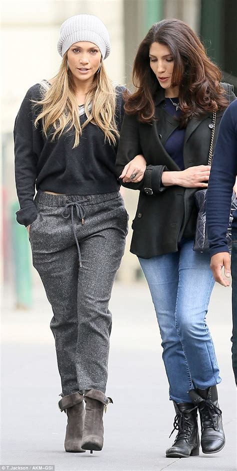 Sisters Jennifer And Lynda Lopez Take Stroll In Big Apple Daily Mail