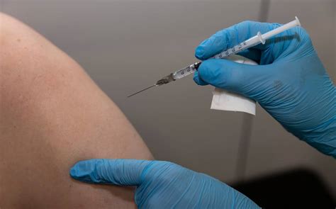 Die coronaimpfungen mit astrazeneca sind in deutschland fürs erste ausgesetzt. Gladbecker mit Thrombose nach Astrazeneca-Impfung - Radio ...