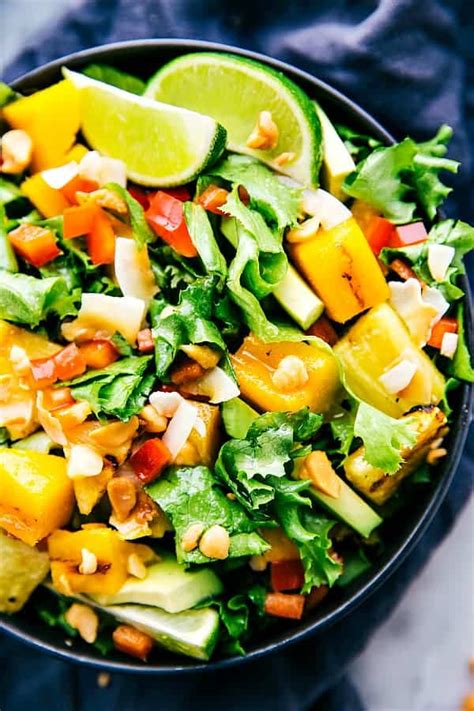Mango and avocado may seem unlikely partners, but they have one thing in common: Grilled Mango and Pineapple Salad | The Recipe Critic