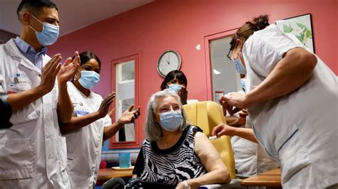 Some hits upwards of 70% to 95% in trials. Covid-19 : la campagne de vaccination est lancée en France ...