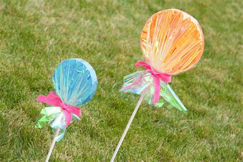 Diy giant lollipops christmas decorations. {How-to} Make Giant Lollipop Decorations - Glorious Treats