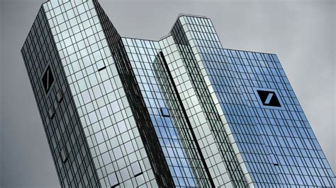 Deutsche Bank Macht 3 1 Milliarden Euro Verlust Im Zweiten Quartal