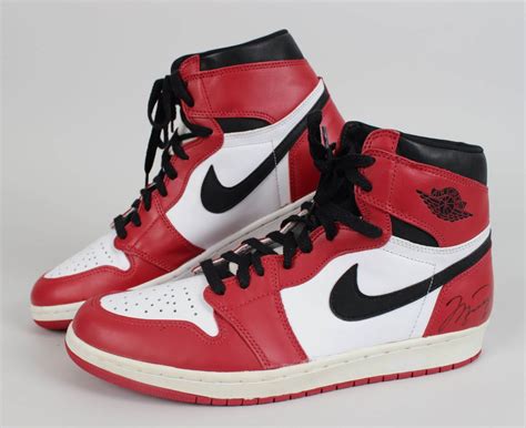 1994 Air Jordan Retro Michael Jordan Signed Sneakers Shoes Memorabilia