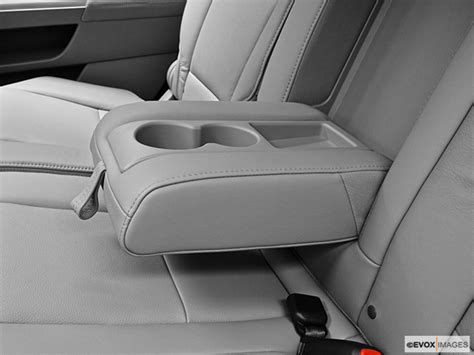 Do the second row seats in the new pilot fold completely flat similar to the third row? 2010-Honda-Pilot-Touring_143 | 2nd row center seat fold ...