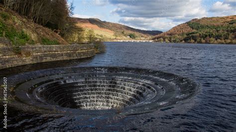 Ladybower Reservoir Is A Large Y Shaped Reservoir The Lowest Of Three