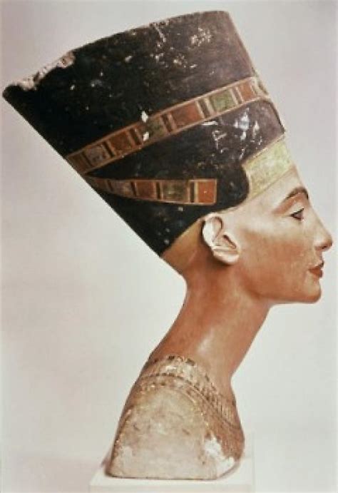 Bust Of Queen Nefertiti Profile Ca1352 36 Bce Limestone