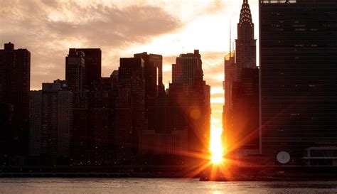 Berburu Sunset Manhattanhenge Di New York Foto
