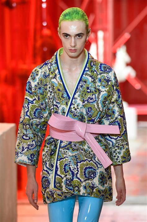 Paris Mens Fashion Week Brands ‘think Pink As Designs Let Men