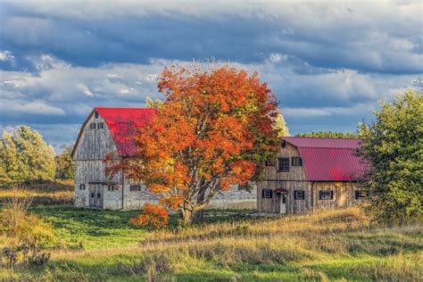 17 Beautiful Barns That Will Get You In The Mood For Fall Simplemost