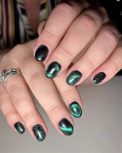 Green Nail Art Ideas For A Top Fall Winter Manicure