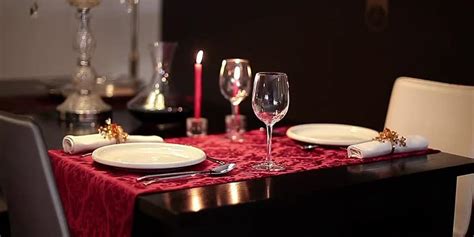 The right time to eat dinner. 20 Romantic Restaurants for Candle Light Dinner in ...