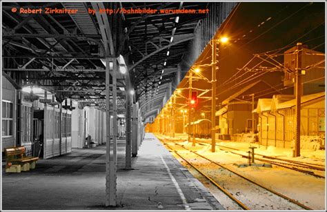 Verlassener Bahnhof (Nachtaufnahme) - bahnbilder.warumdenn.net