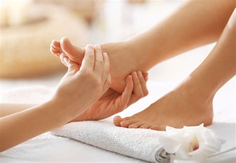 Foot Massage Techniques To Relieve Stress Headaches And Insomnia Small Joys
