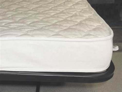 Memory foam molds to the contours of. Organic Bedroom : Natural Foam Rubber mattress
