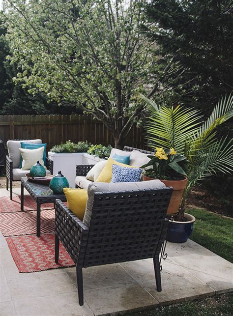 Turn it these adorable outdoor patio pillows. Indoor + Outdoor Plant Guide. | In Honor Of Design