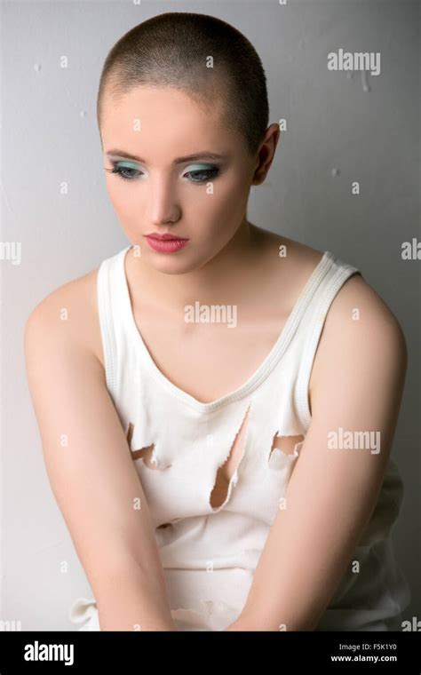 Skinhead Woman Hi Res Stock Photography And Images Alamy