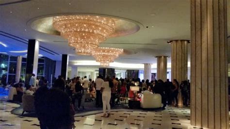 The Lobby On Sunday Night Liv Picture Of Fontainebleau Miami Beach