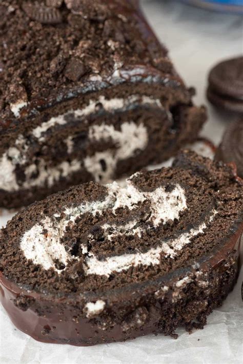 This oreo cake is so unbelievably easy, that you can bully your younger sibling into making it for you whenever your stomach growls. Cookies 'n Cream Oreo Cake Roll - Crazy for Crust