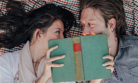 15 различни начини на кои интелигентните луѓе ѝ пристапуваат на љубовта