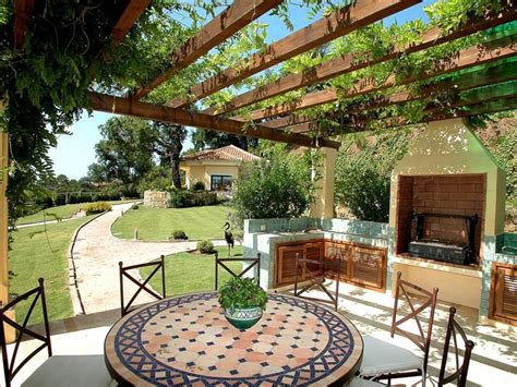 30 Lovely Mediterranean Outdoor Spaces Designs