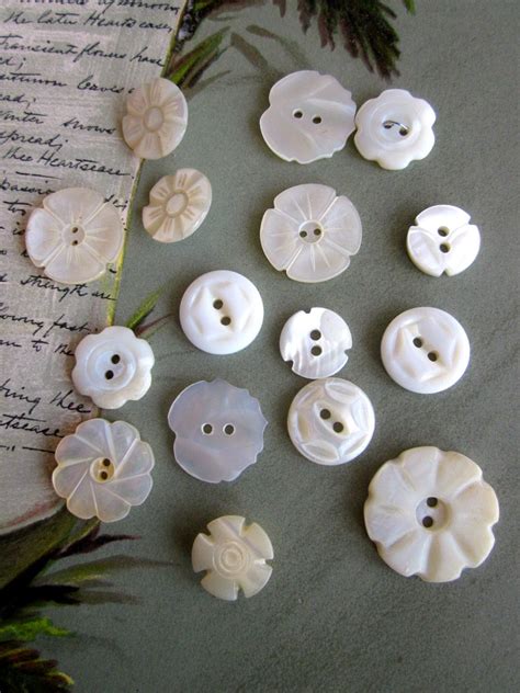 16 Vintage Carved Flower Shaped Mother Of Pearl Buttons Assort Etsy