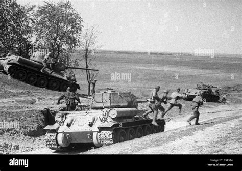 Soviet Tanks And Infantry Fighting On The Approaches To Vienna Stock