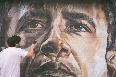 Kamea Hadar Captures Barack Obama In New Honolulu Mural
