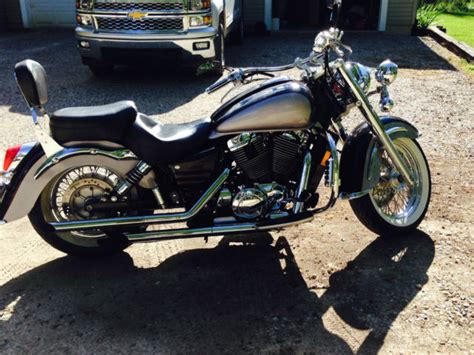 Everything is factory except passenger back rest. BEAUTIFUL 1998 HONDA SHADOW AERO 1100 DON'T MISS THIS ...