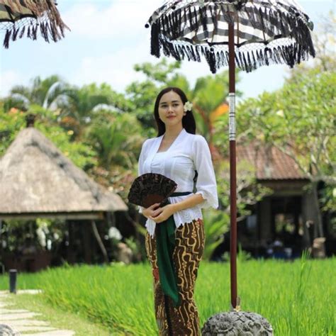 Pakaian Adat Bali Yang Biasa Digunakan Sering Jalan