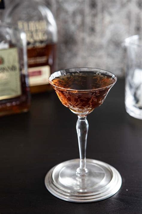 Fabriquée à partir d'amandes amères. Bourbon Amaretto Cocktail|A Low Alcohol Drink | A Communal ...