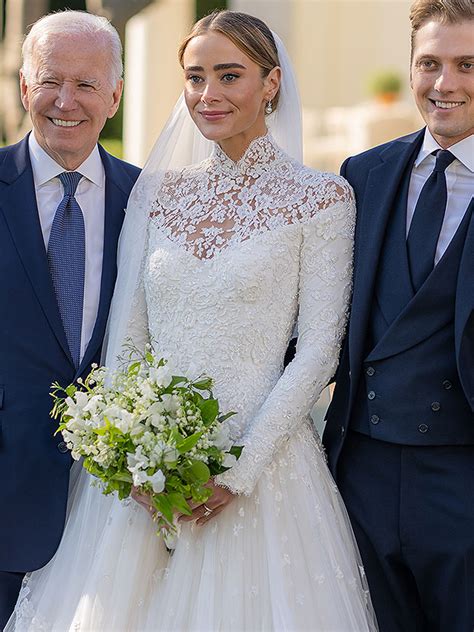 Naomi Bidens Wedding Dress See Photos Of Joe Bidens Granddaughter Hollywood Life