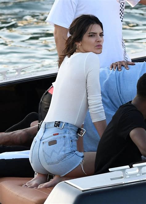 Kendall Jenner Braless 82 Photos Thefappening